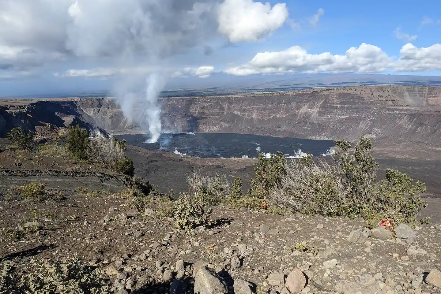 Image of lava lake in Kilauea caldera